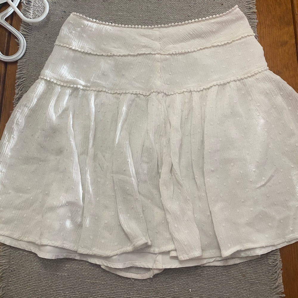 White skirt with pattern